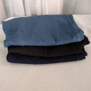 Bundled Lot of Plus Size 28W Elastic Waist Pull on Jeans Capri